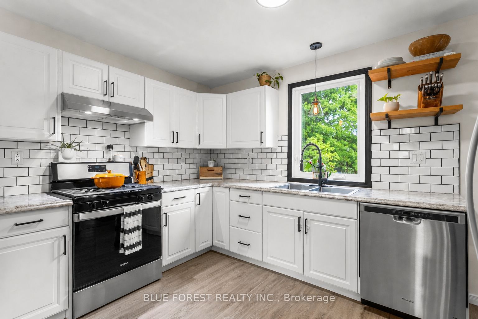 9 Union Street E, Lambton Shores, ON N0M 1B0 photo 3