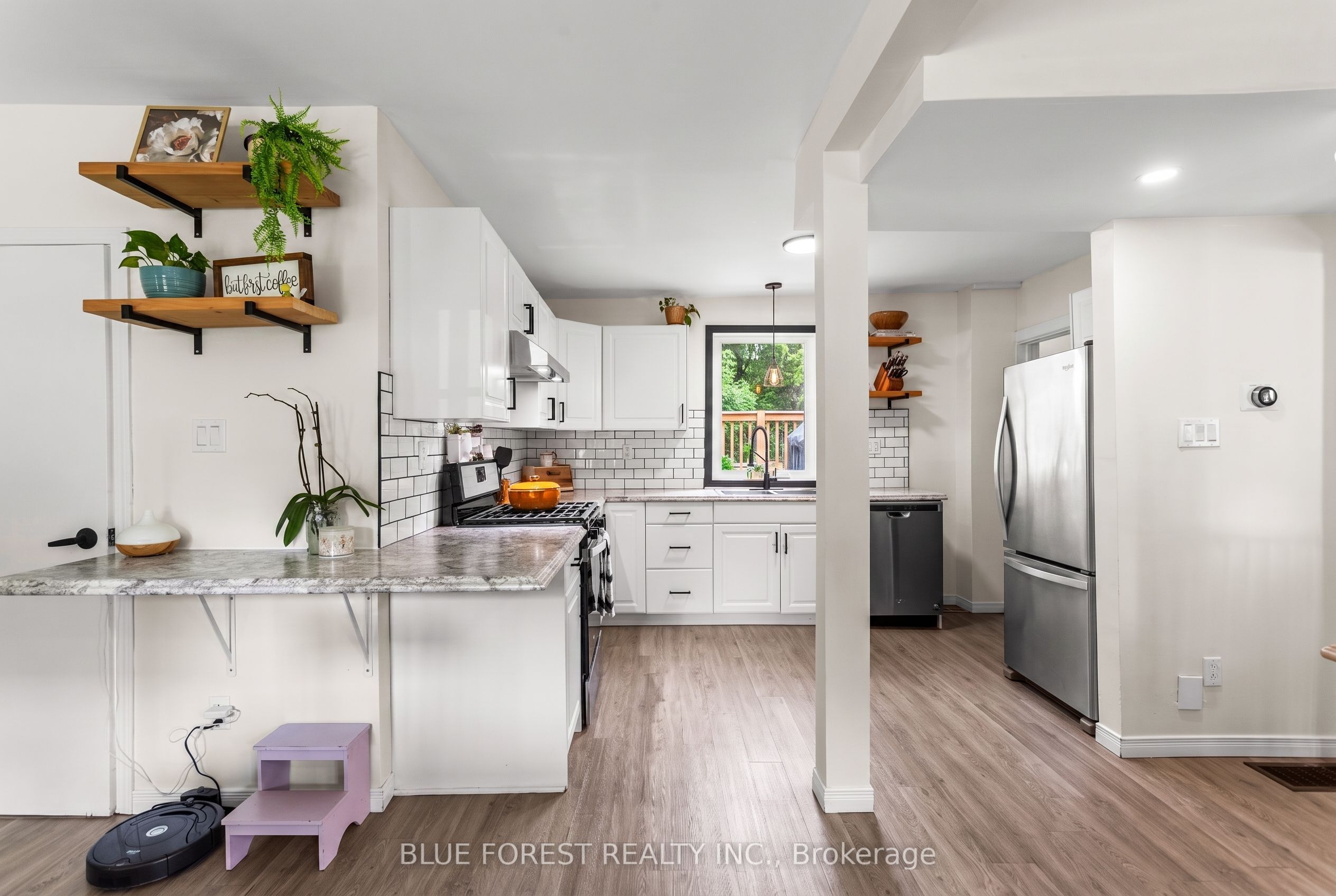9 Union Street E, Lambton Shores, ON N0M 1B0 photo 4