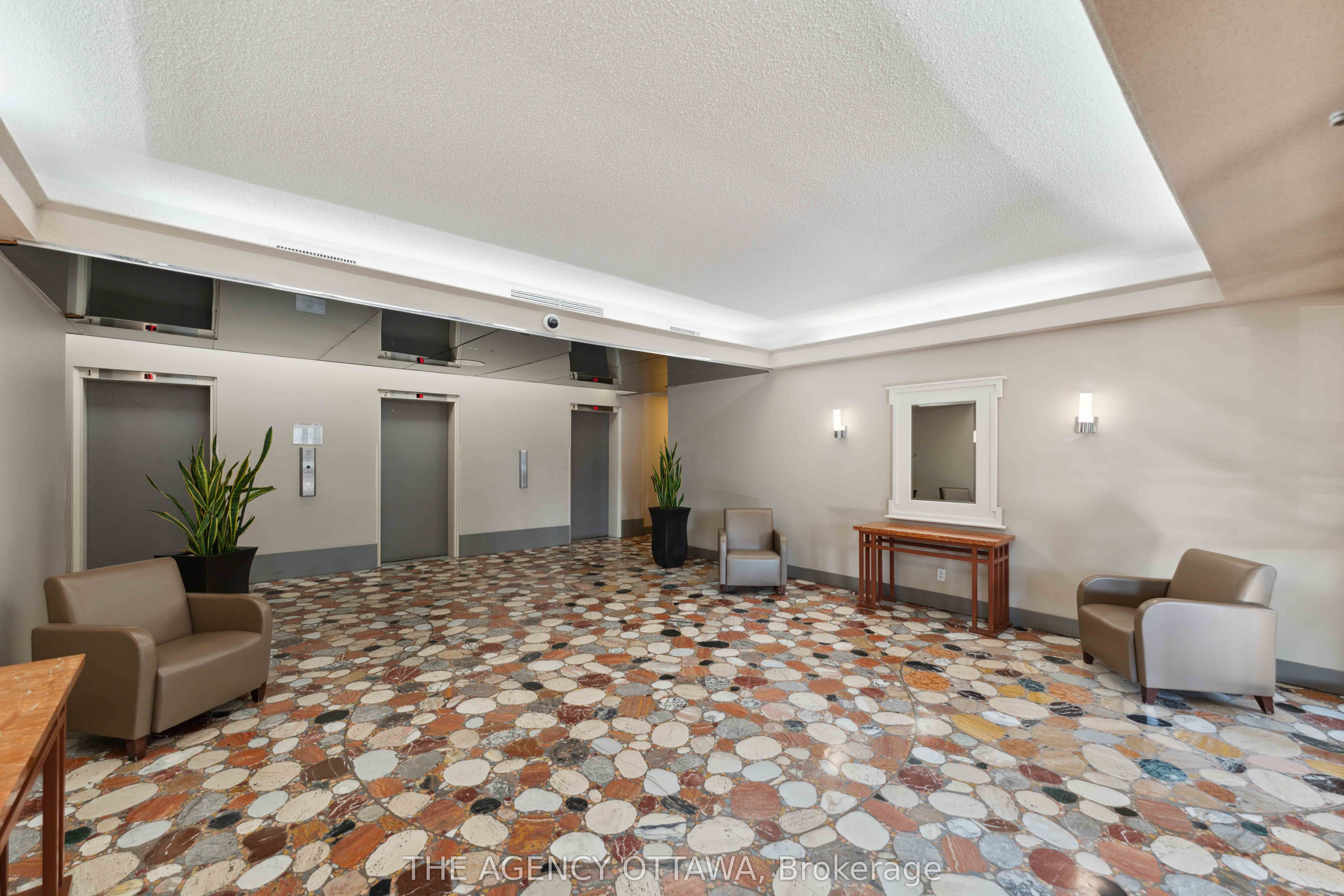 1785 Frobisher Lane 703, Alta Vista and Area, ON K1G 3T7 photo 4