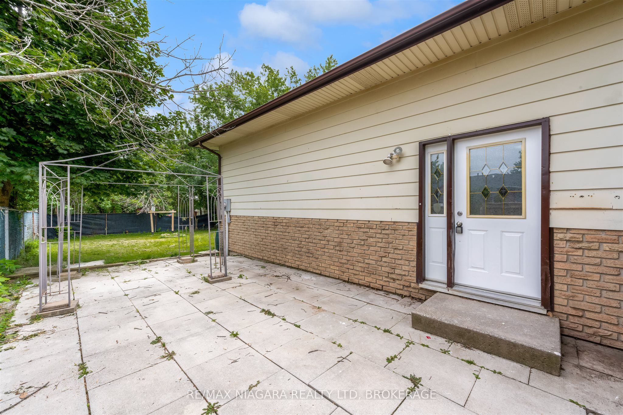 2 BALDWIN Crescent, Thorold, ON L2V 4H5 photo 3