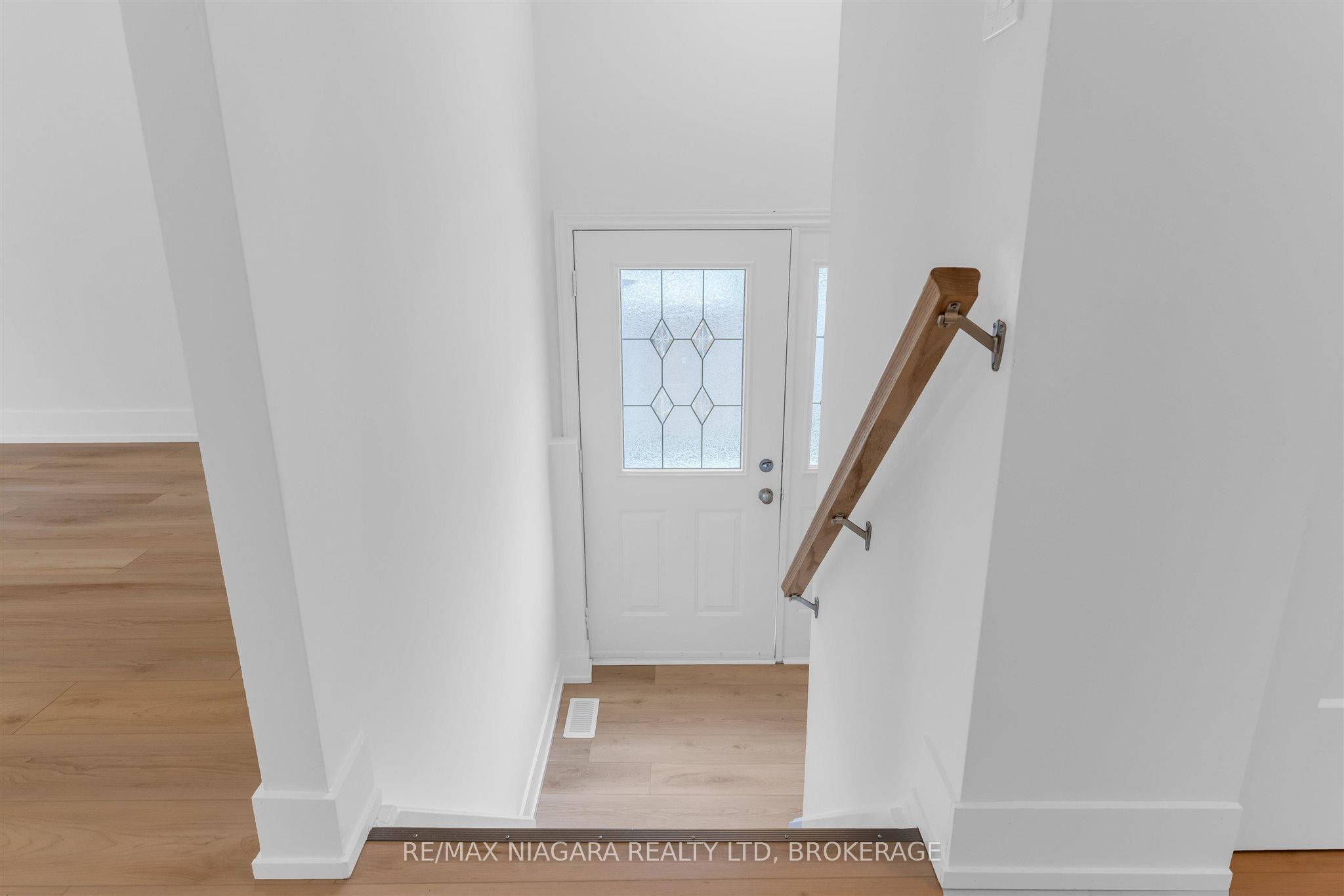 2 BALDWIN Crescent, Thorold, ON L2V 4H5 photo 4