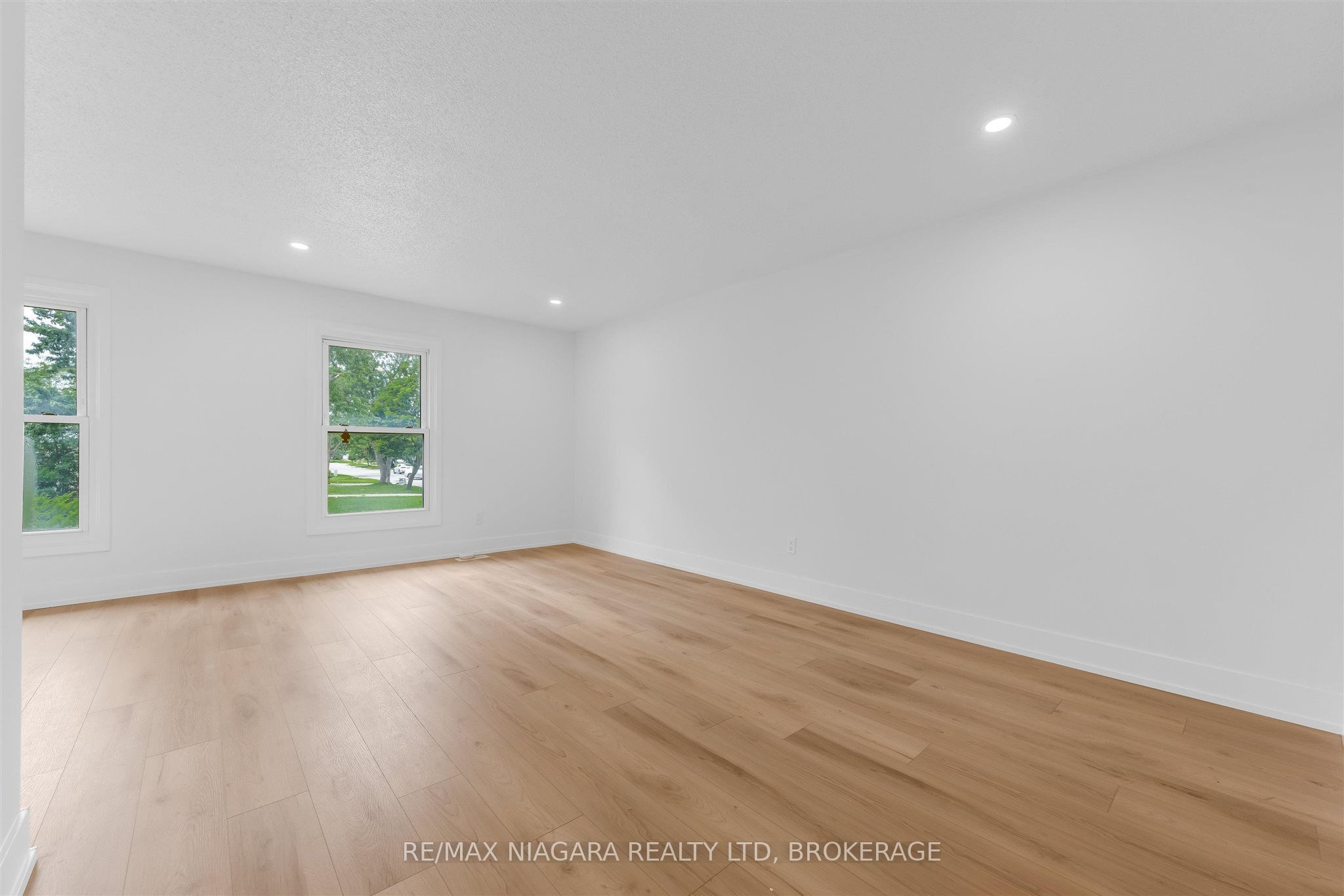 2 BALDWIN Crescent, Thorold, ON L2V 4H5 photo 5