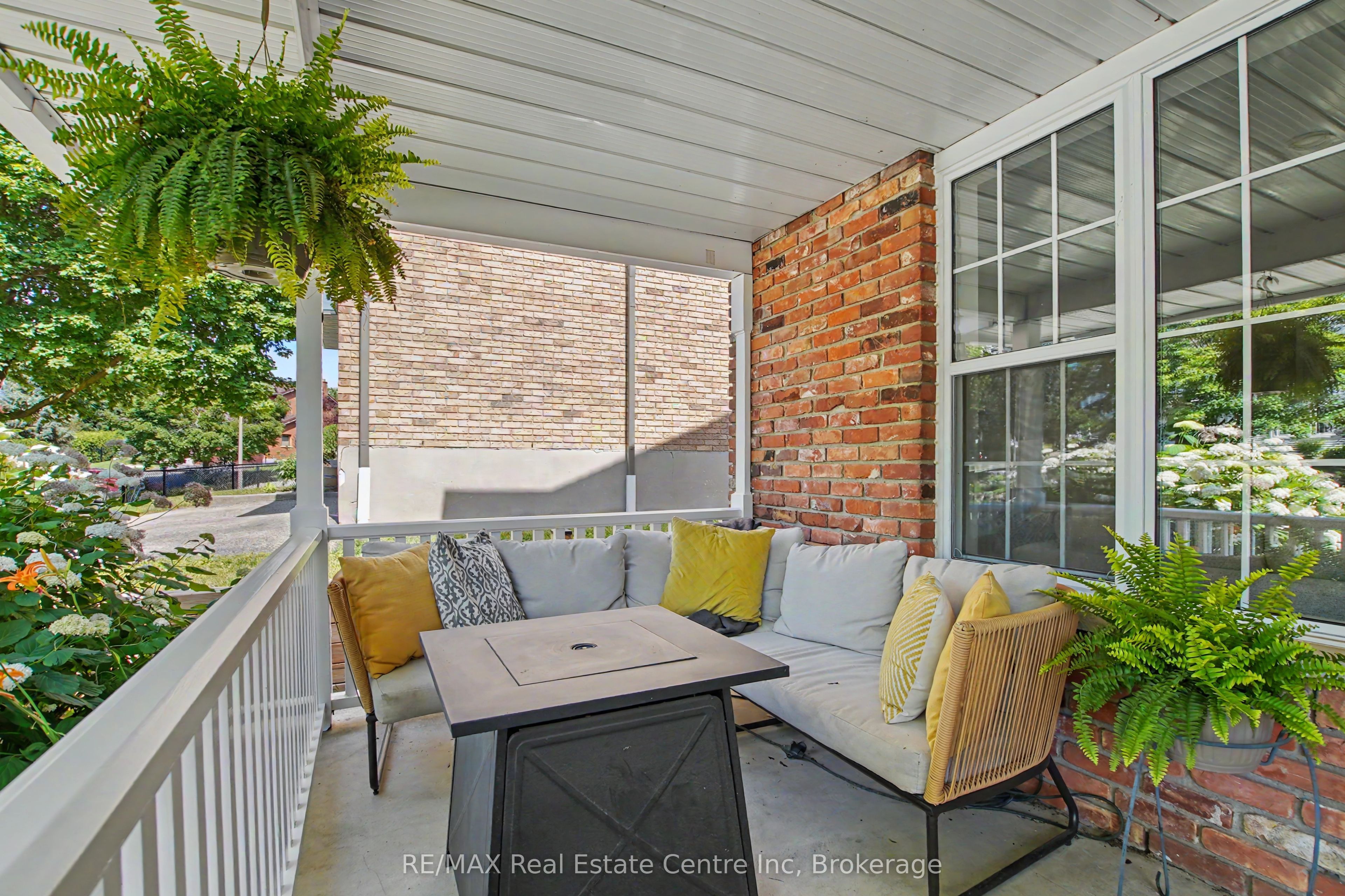 364 Kribs Street, Cambridge, ON N3C 3L6 photo 4