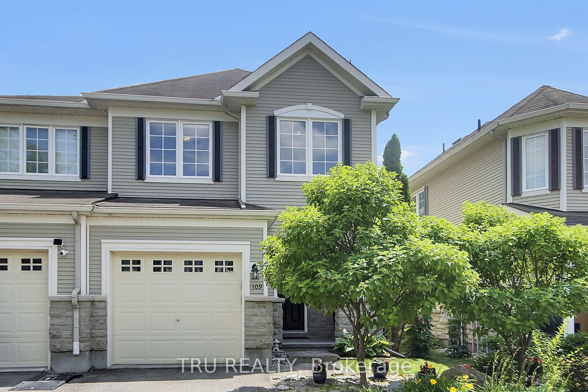 109 Braddock Private, Barrhaven, ON K2J 0E7