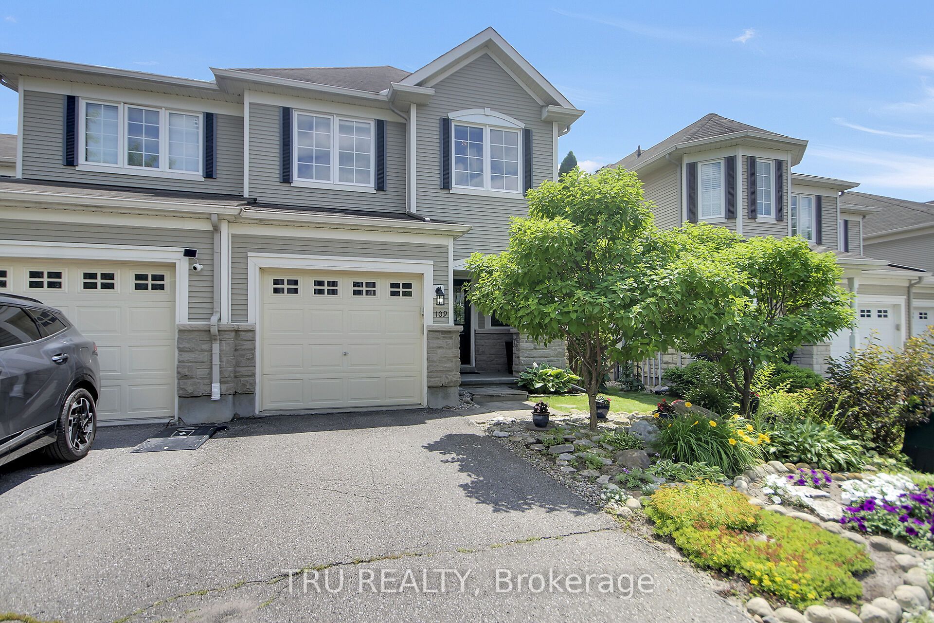 109 Braddock Private, Barrhaven, ON K2J 0E7 photo 2