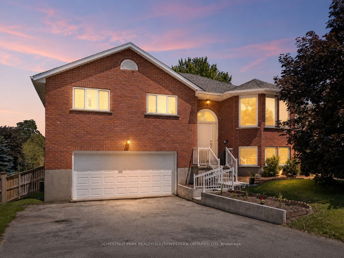 11 Bonniewood Drive, Mapleton, ON N0G 1P0