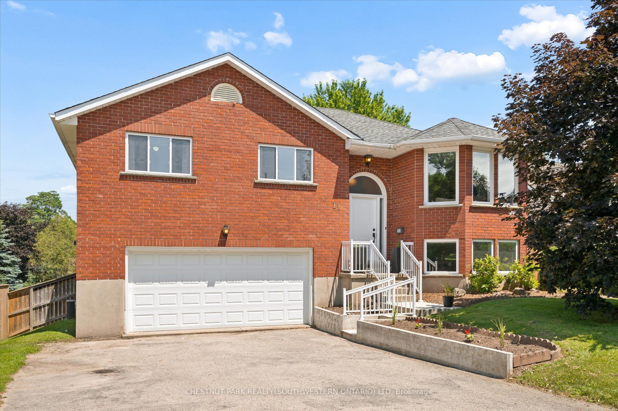 11 Bonniewood Drive, Mapleton, ON N0G 1P0 photo 2