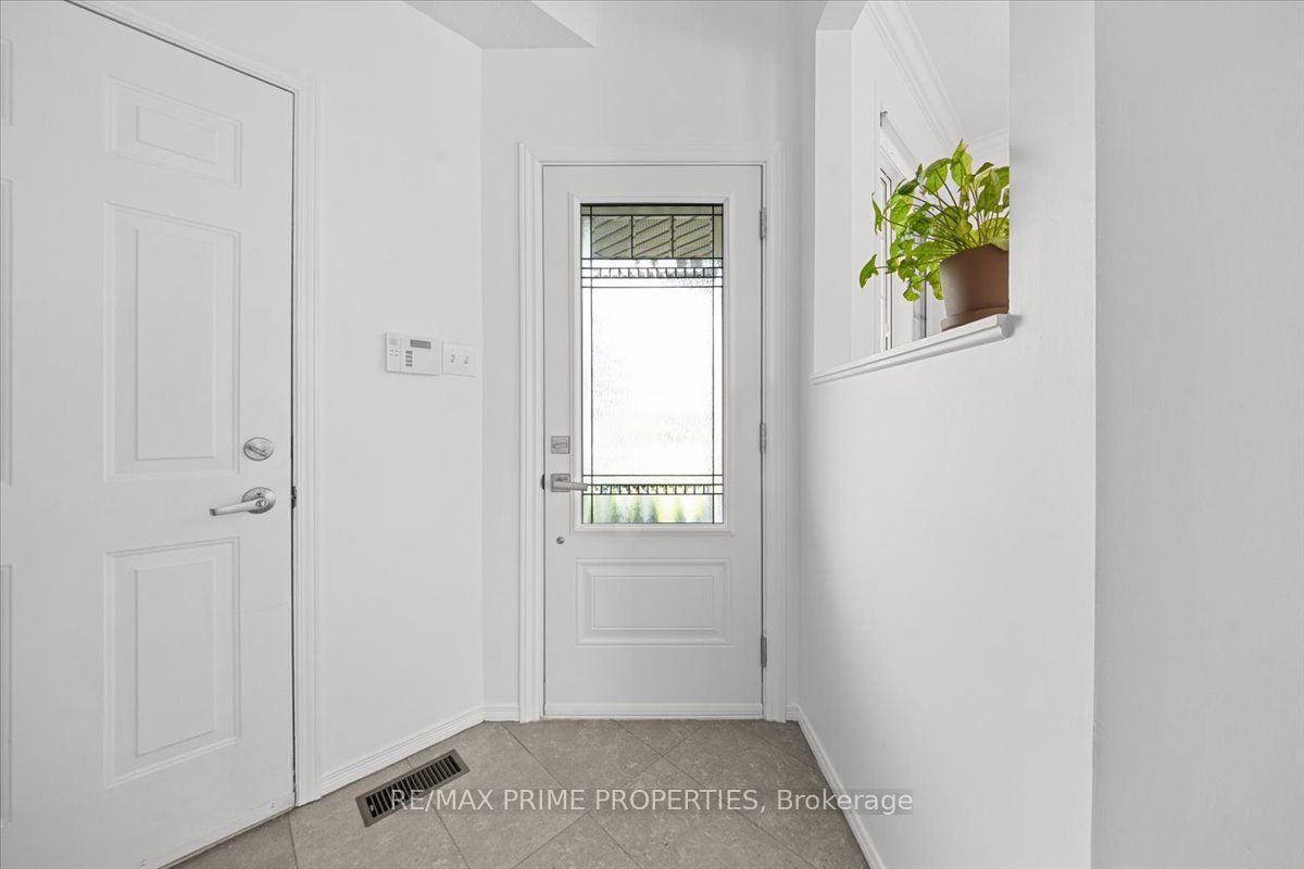 1587 Duplante Avenue, Orleans - Cumberland and Area, ON K4A 4A1 photo 3