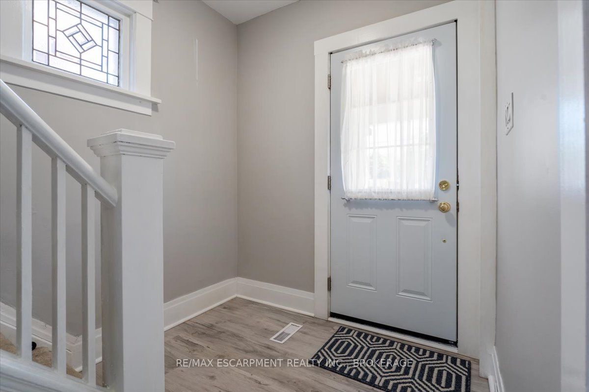 3 Carleton Street S Main, Thorold, ON L2V 1Z5 photo 5