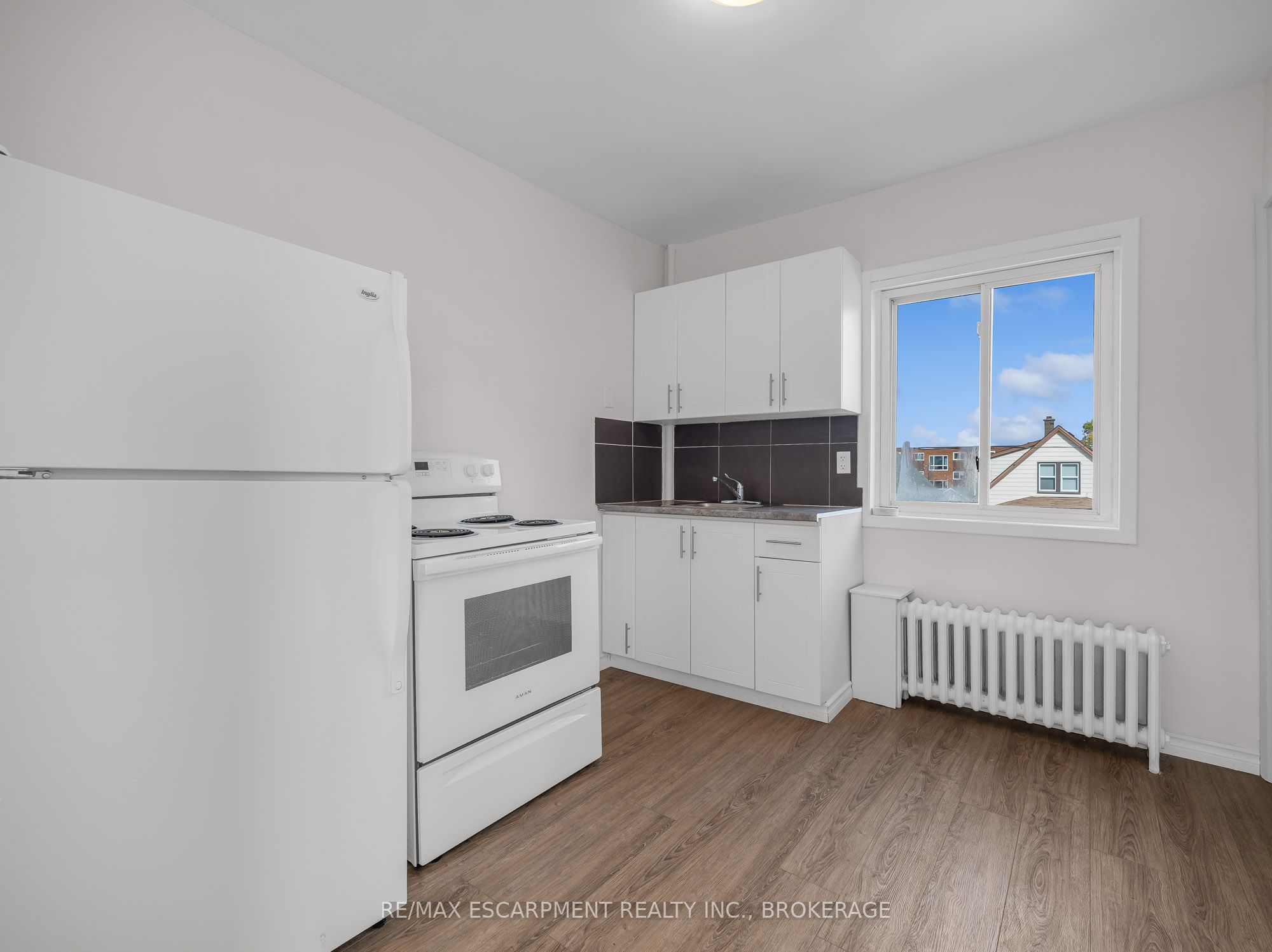 7 MAITLAND Street UPPER, Thorold, ON L2V 3A4 photo 2