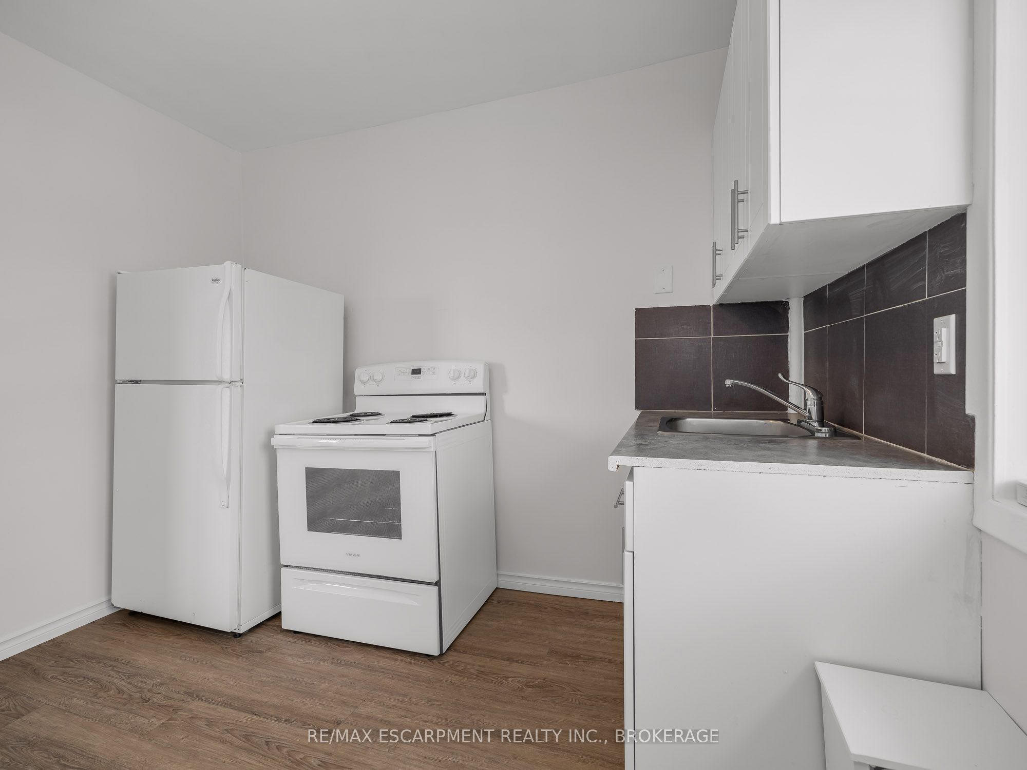 7 MAITLAND Street UPPER, Thorold, ON L2V 3A4 photo 3