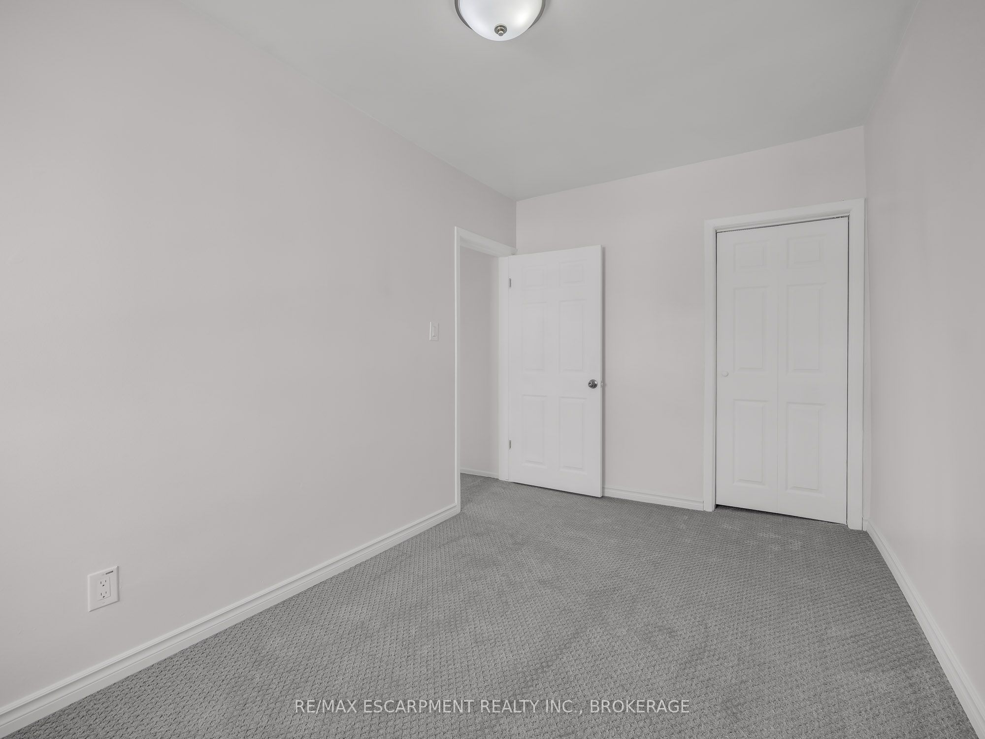 7 MAITLAND Street UPPER, Thorold, ON L2V 3A4 photo 4