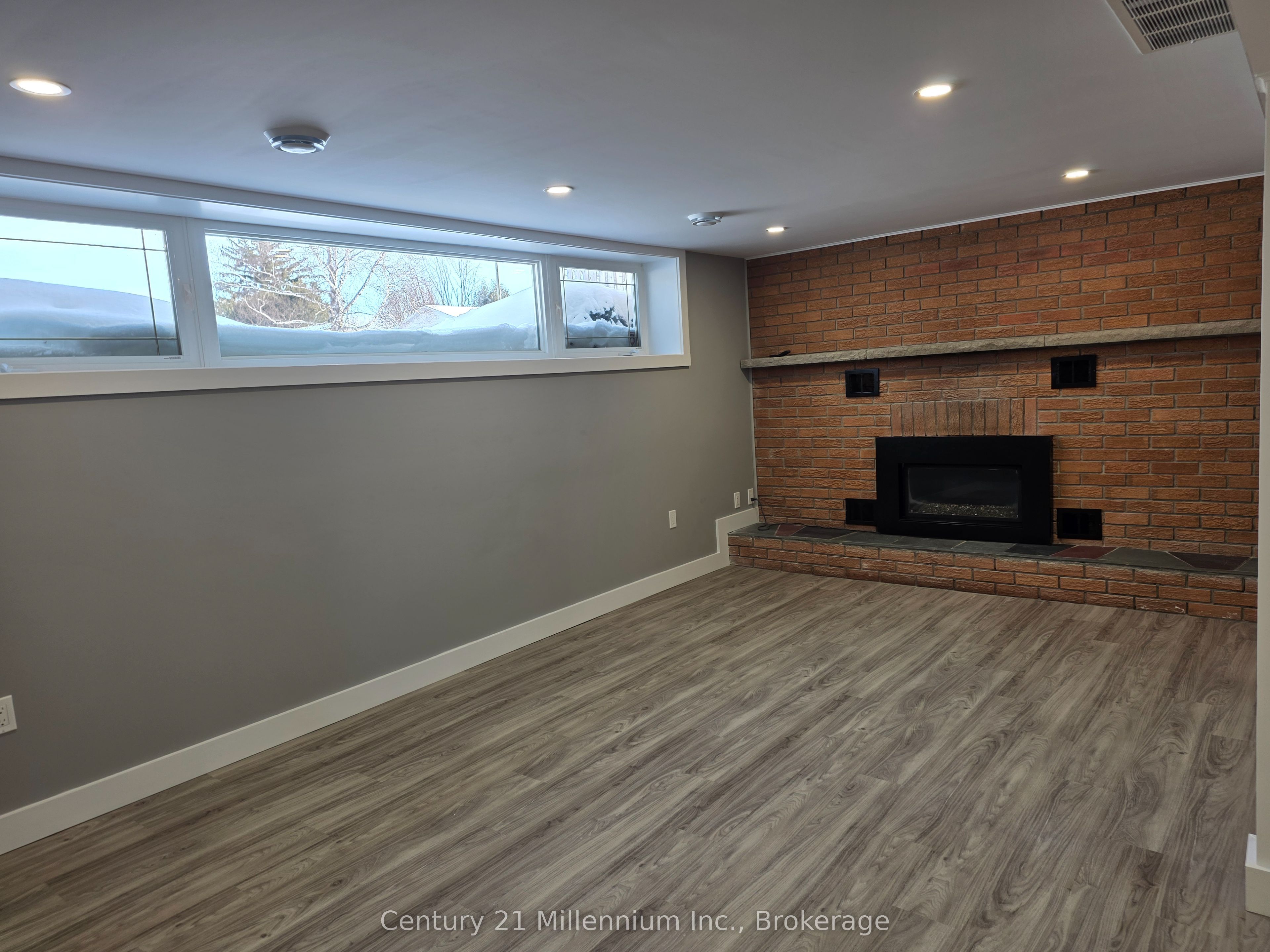 398 Kingsway Street E Unit 2, Kincardine, ON N2Z 1W3 photo 3