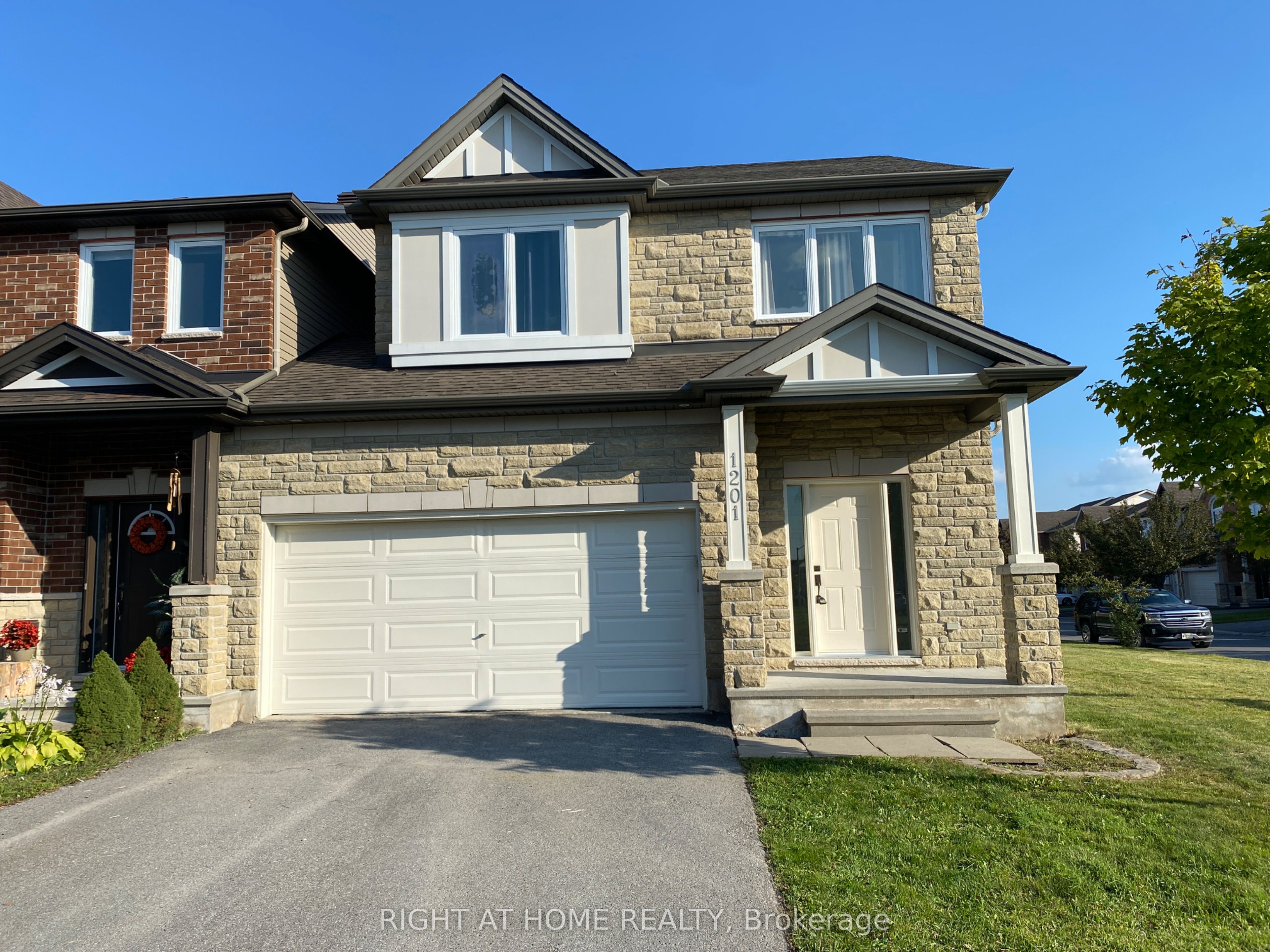 1201 ALSON MILLS Way, Kanata, ON K2M 0C8