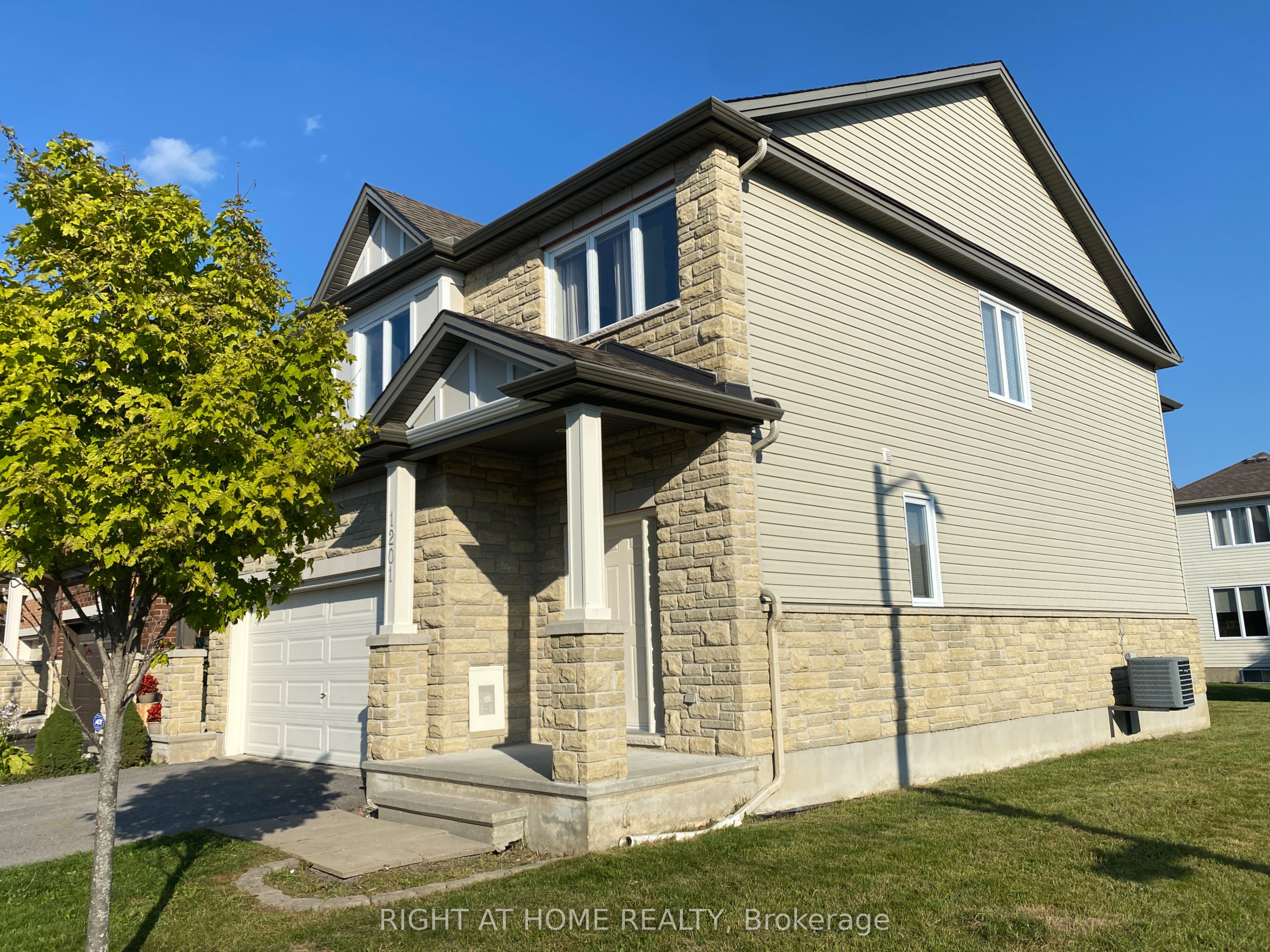 1201 ALSON MILLS Way, Kanata, ON K2M 0C8 photo 2