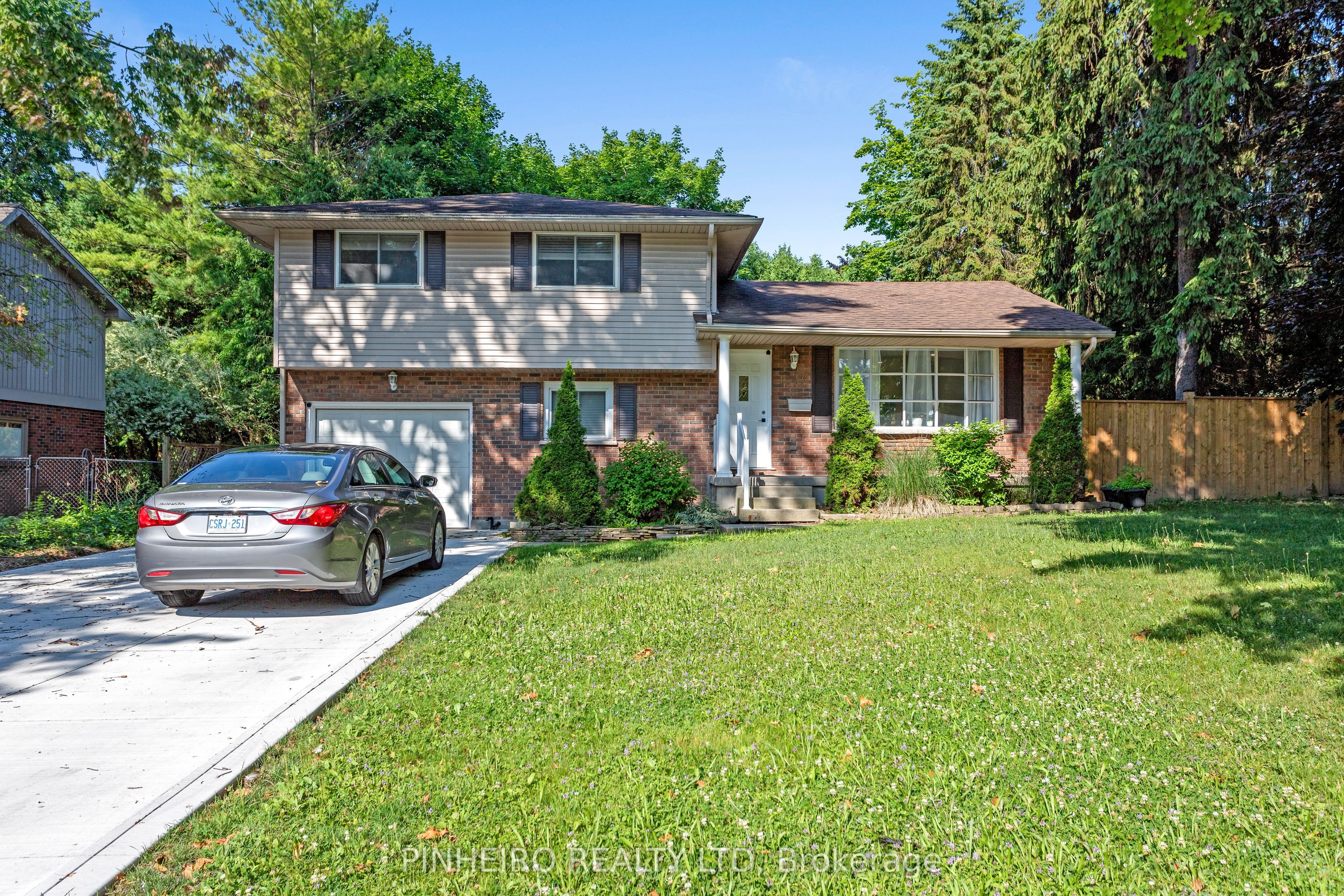 1543 STONEYBROOK Crescent, London North, ON N5X 1C6