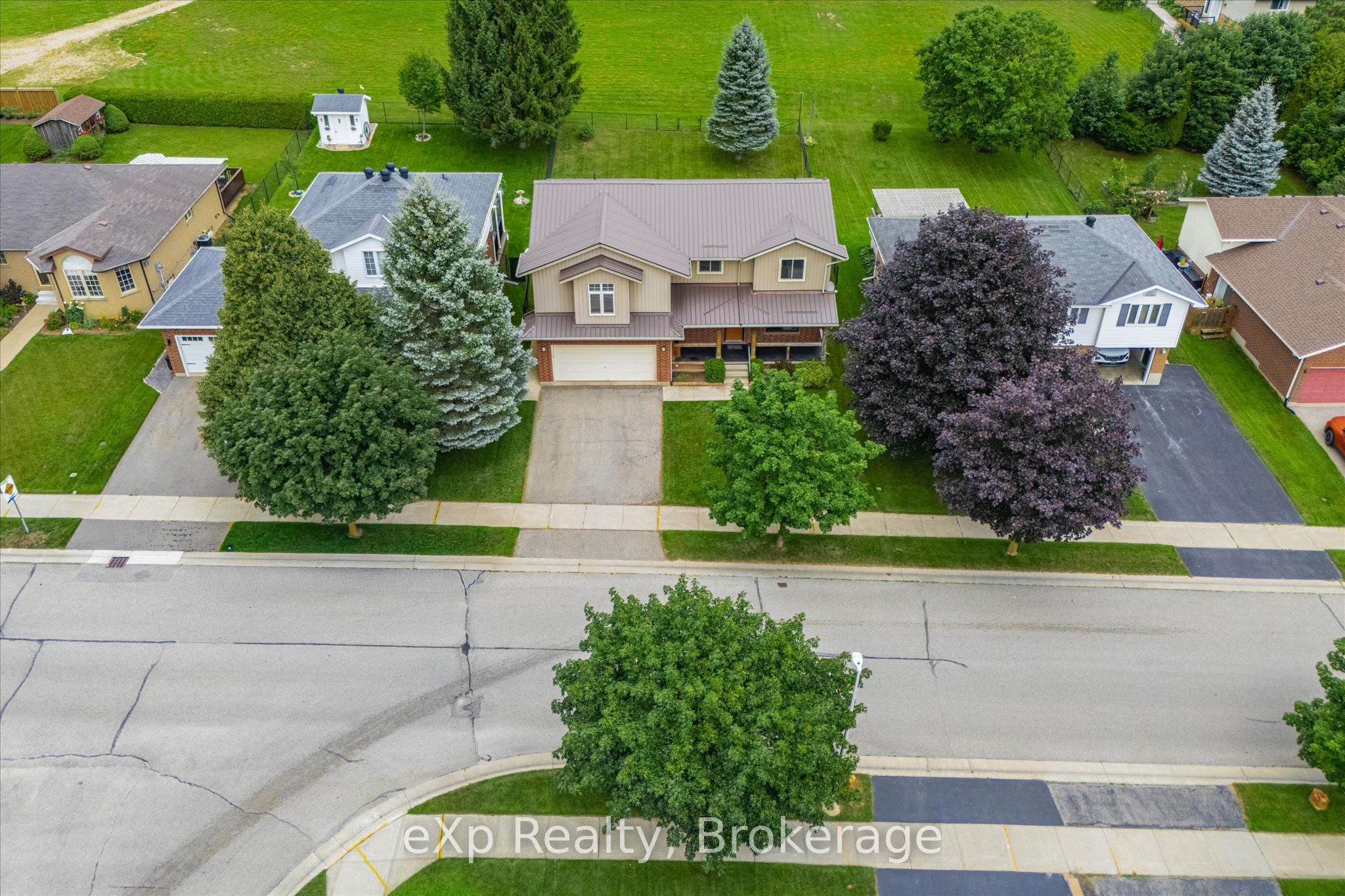 19 Keating Drive, Centre Wellington, ON N0B 1S0 photo 3