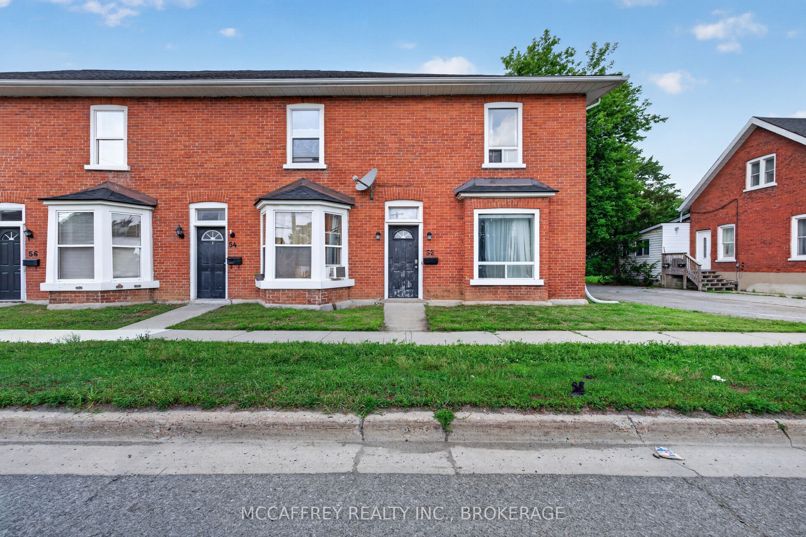 52 Moira Street W, Belleville, ON K8P 1S3 photo 2