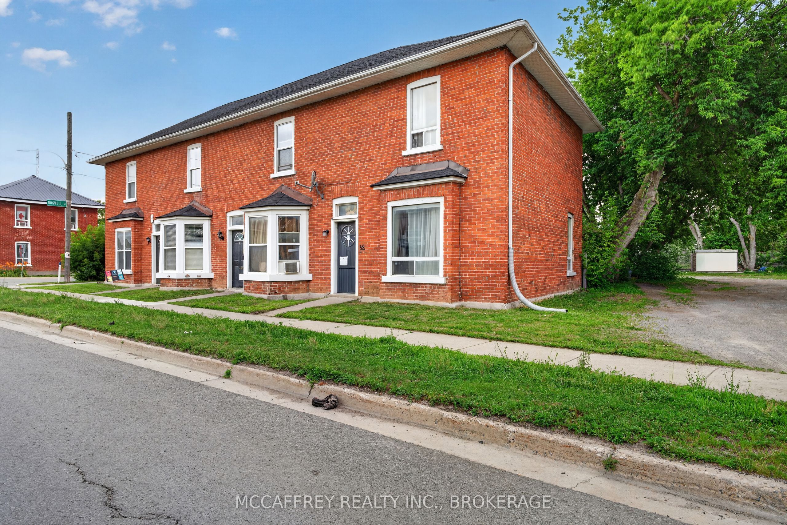 52 Moira Street W, Belleville, ON K8P 1S3 photo 3