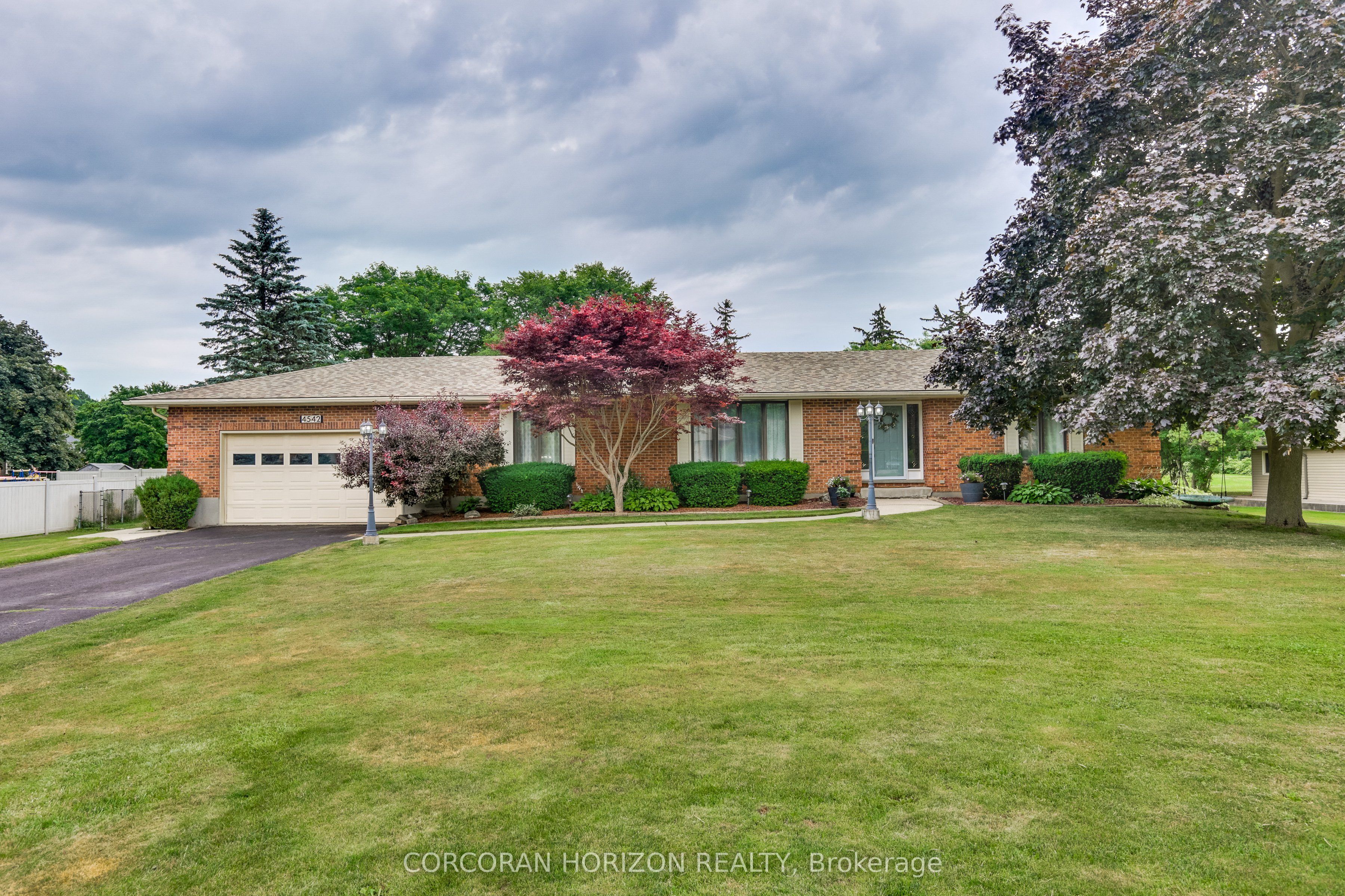 4542 Avenue Road, London South, ON N6N 1E7