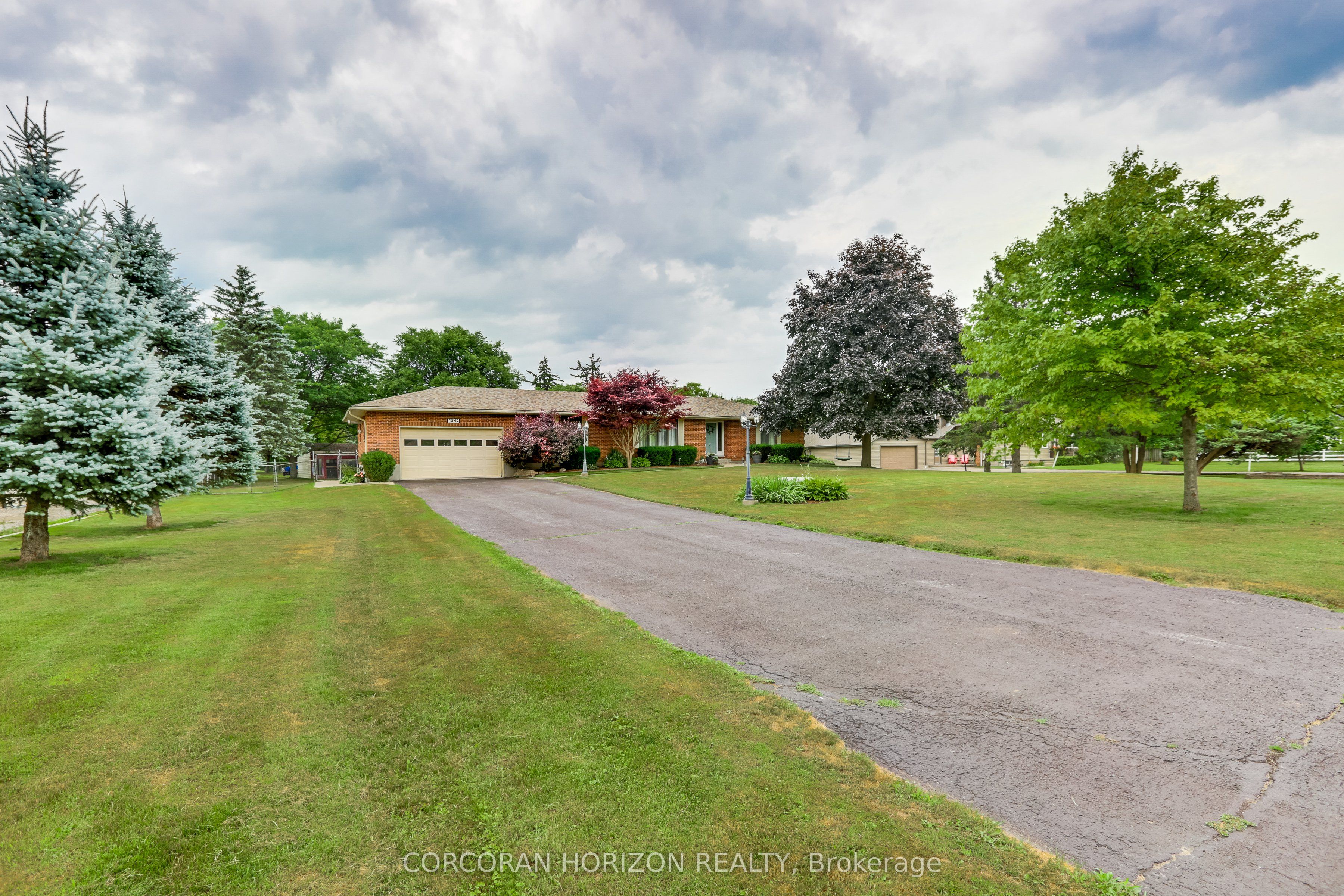 4542 Avenue Road, London South, ON N6N 1E7 photo 2