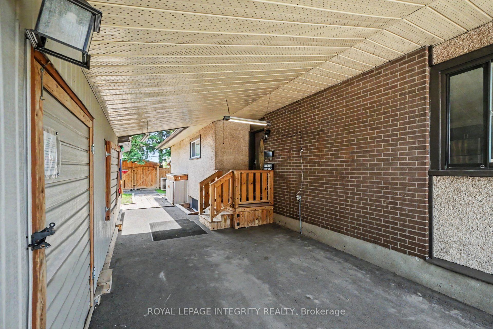 2450 Magnus Avenue, Elmvale Acres and Area, ON K1G 1J8 photo 4