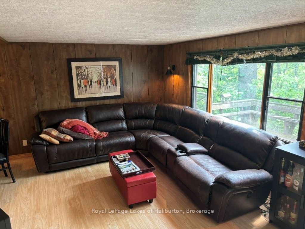 1019 Loyalist Drive, Minden Hills, ON K0M 2K0 photo 4