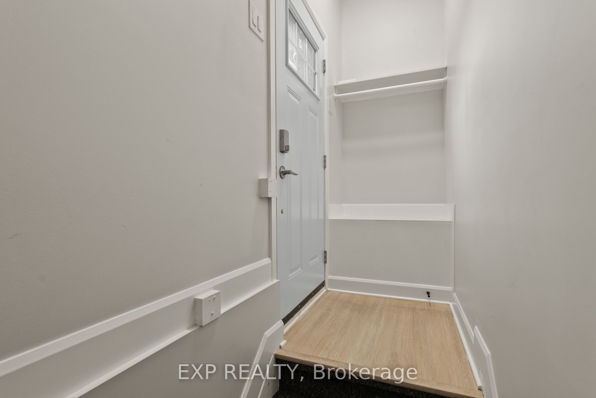 2393 Sheldon Avenue, Parkway Park - Queensway Terrace S and Area, ON K2C 1K4