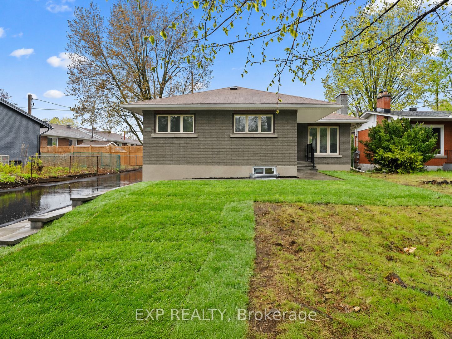 2393 Sheldon Avenue, Parkway Park - Queensway Terrace S and Area, ON K2C 1K4 photo 4