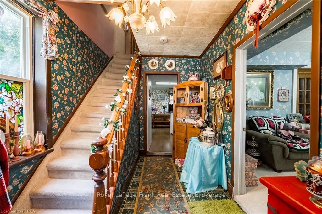 37 Sussex Street N, Kawartha Lakes, ON K9V 4H6 photo 3