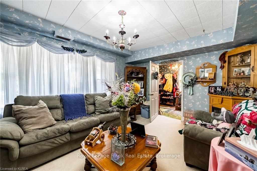 37 Sussex Street N, Kawartha Lakes, ON K9V 4H6 photo 5