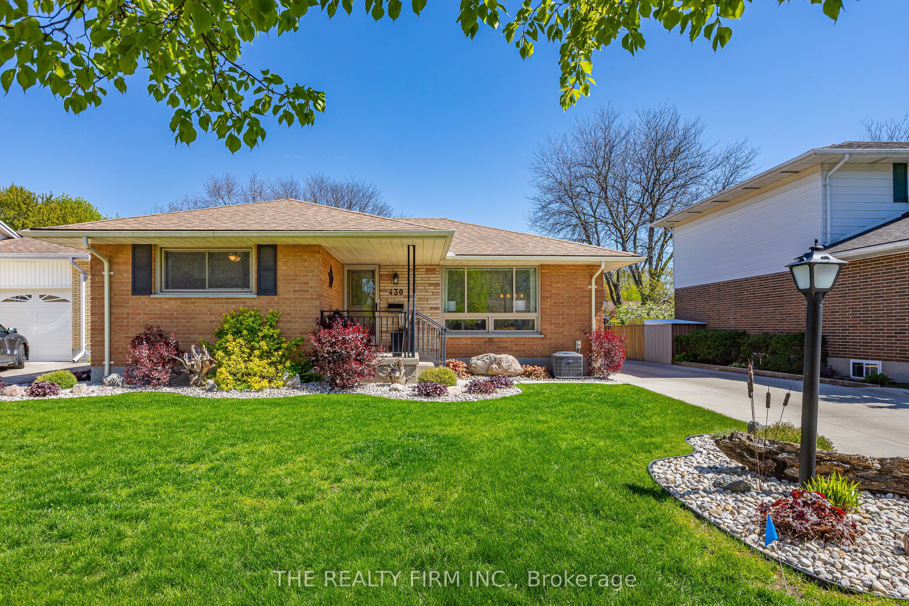 430 Magnolia Crescent, London East, ON N5Y 4S9 photo 2