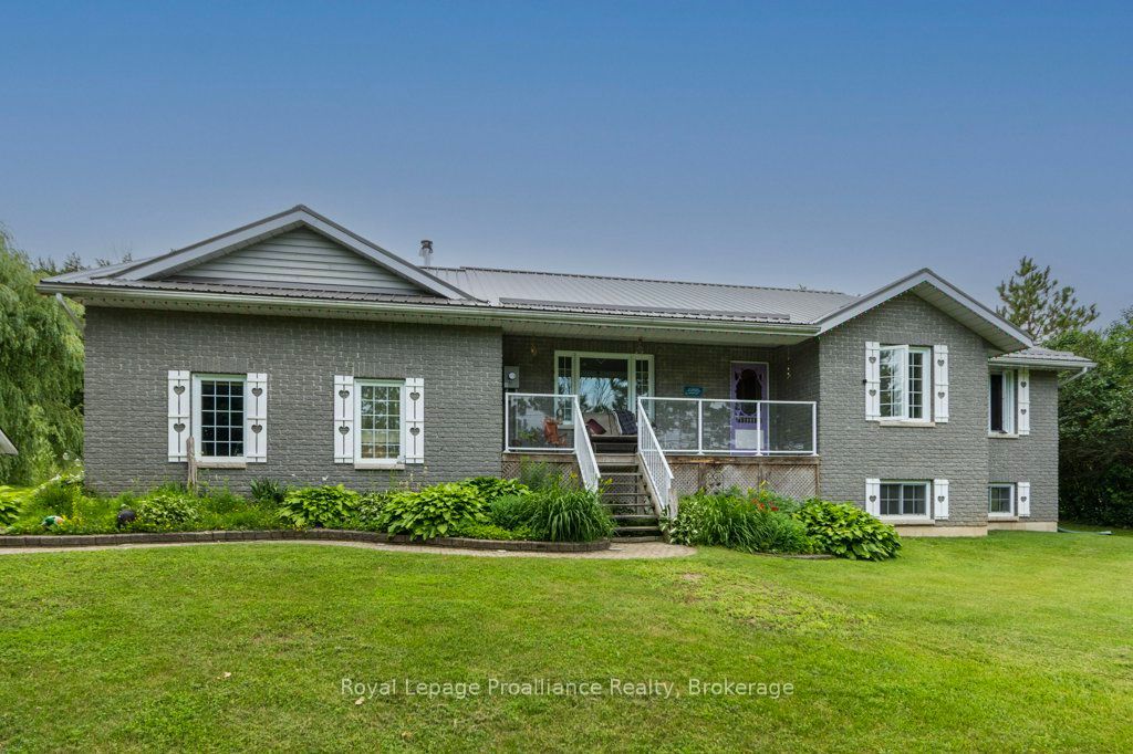 697 Gunter Settlement Road, Quinte West, ON K8V 5P6
