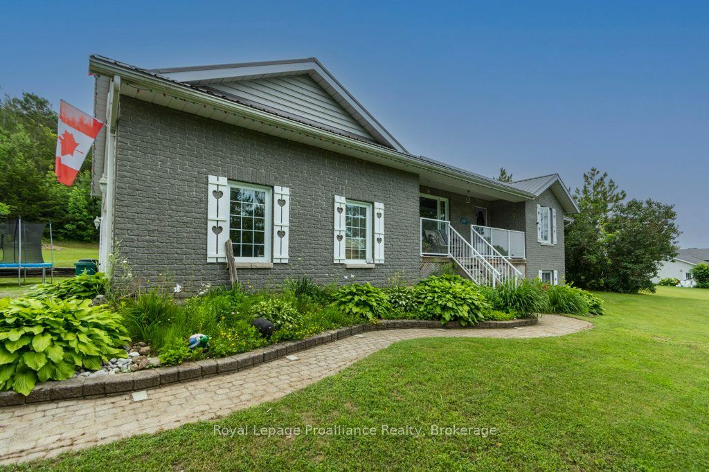 697 Gunter Settlement Road, Quinte West, ON K8V 5P6 photo 2