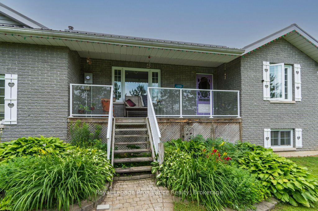 697 Gunter Settlement Road, Quinte West, ON K8V 5P6 photo 3