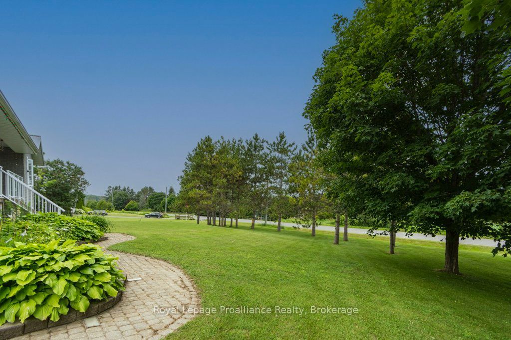 697 Gunter Settlement Road, Quinte West, ON K8V 5P6 photo 4