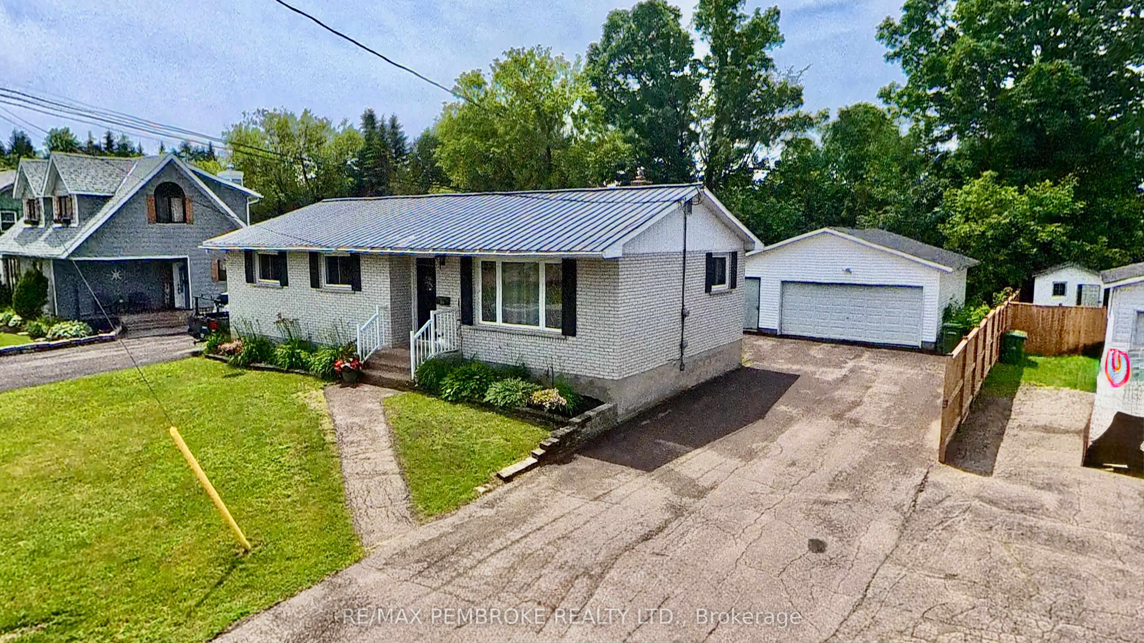 23 Doran Road, Petawawa, ON K8H 1P8
