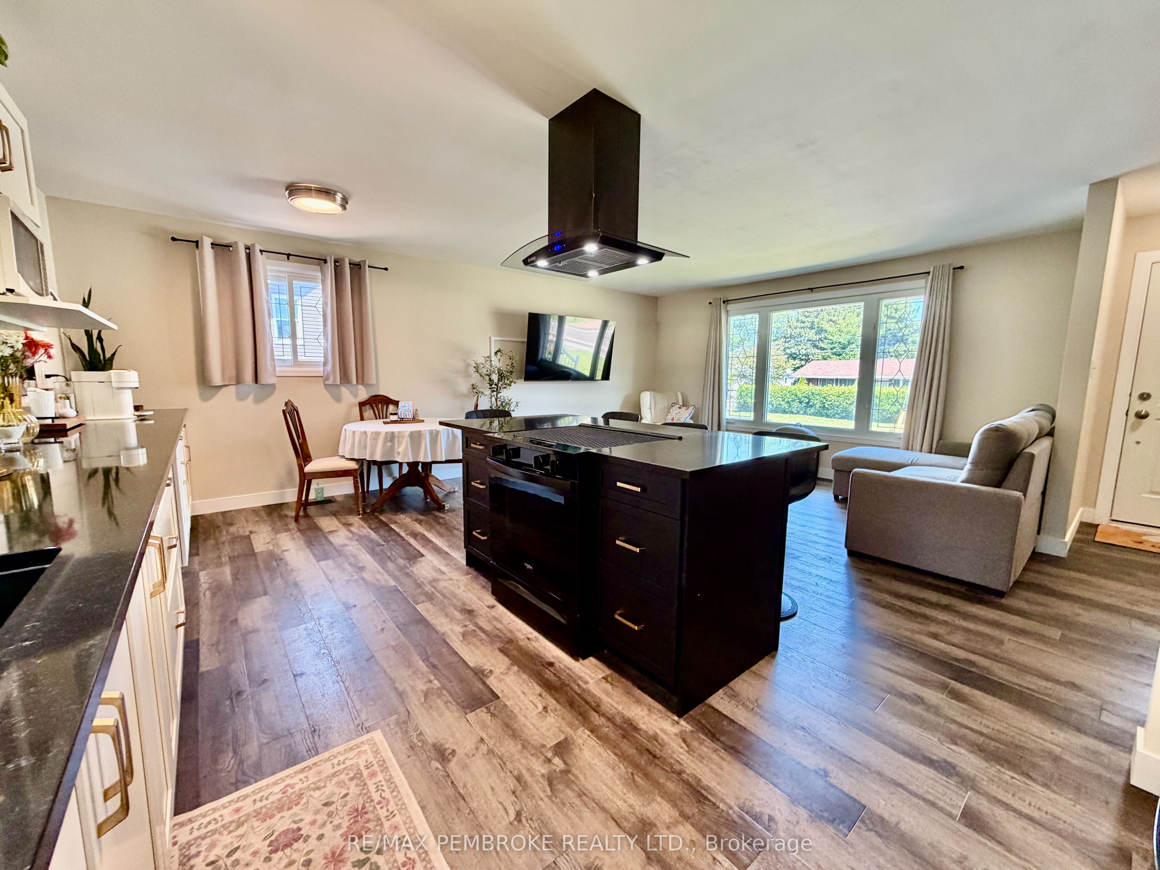 23 Doran Road, Petawawa, ON K8H 1P8 photo 5