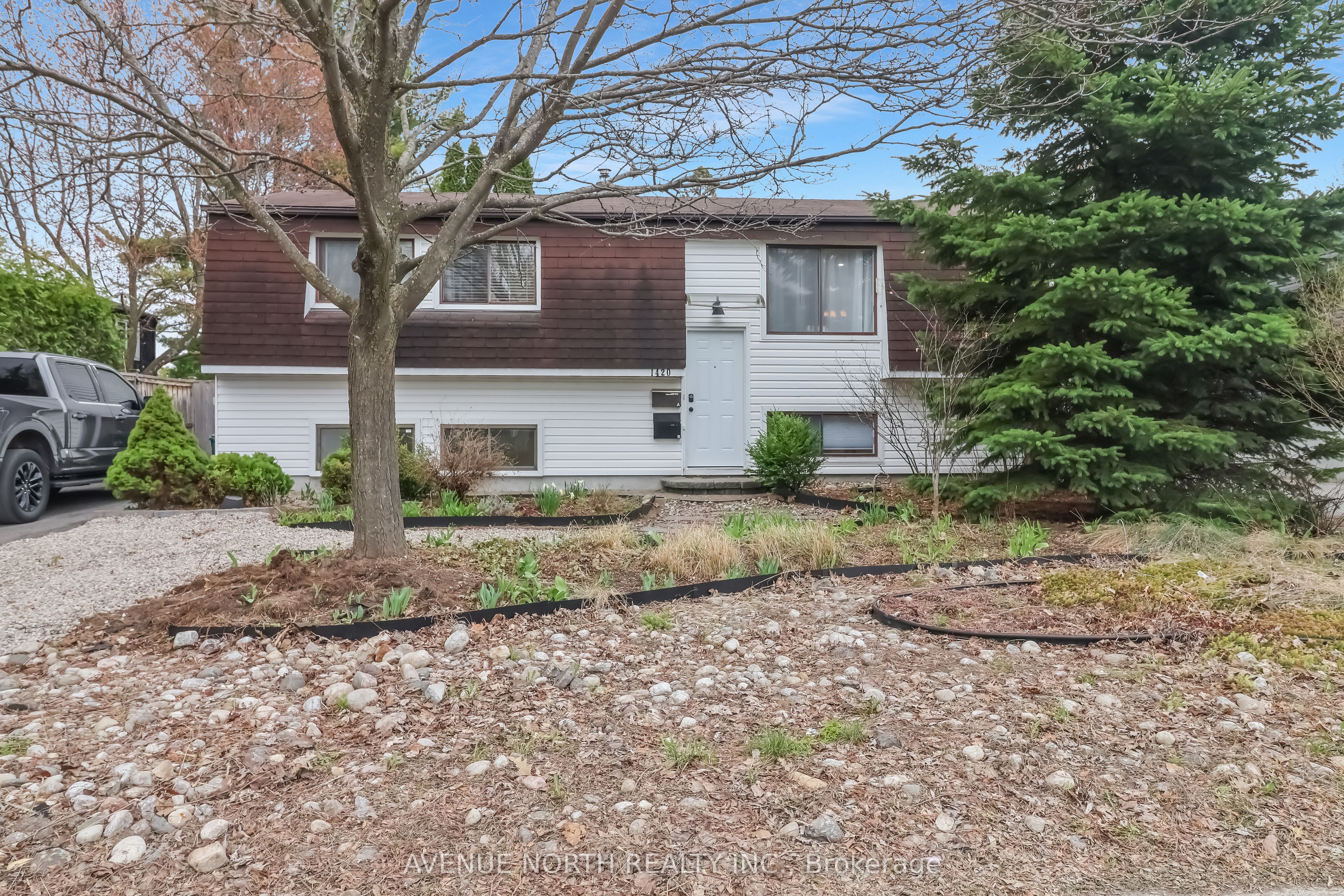 1420 Matheson Road B, Cyrville - Carson Grove - Pineview, ON K1J 8B6