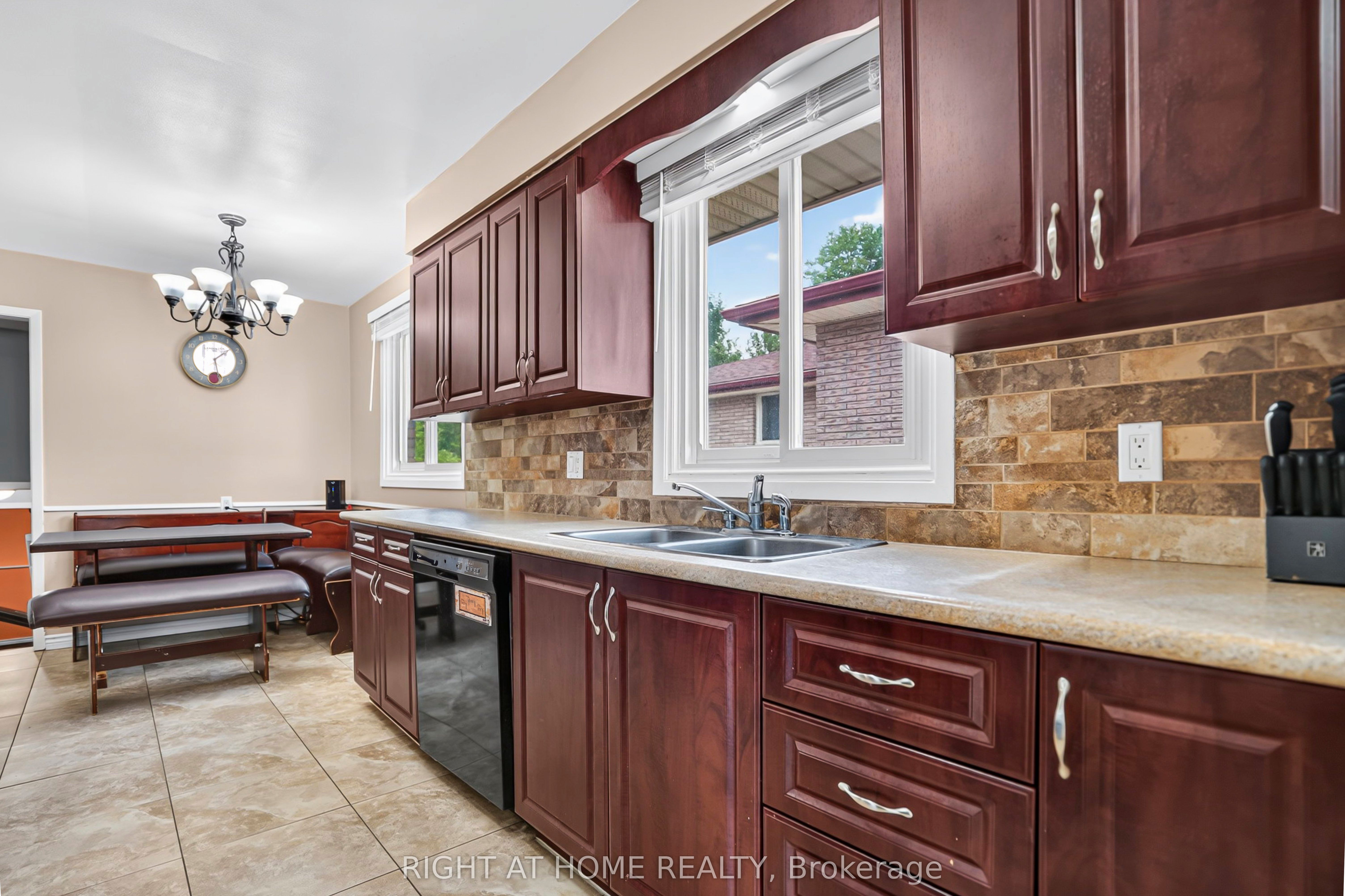 234 Thunderbird Drive, Cambridge, ON N1R 6H5 photo 5