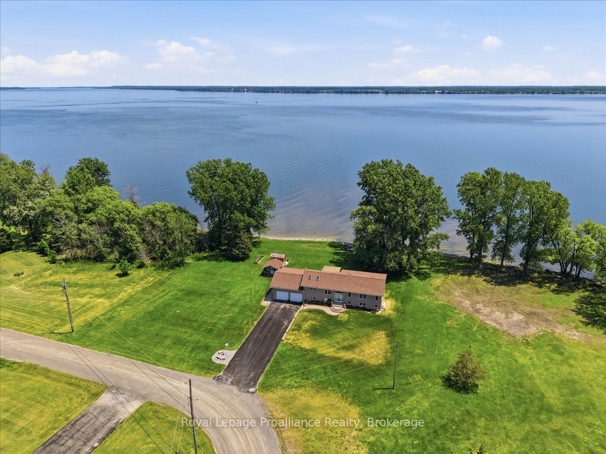 40 Wallbridge Circle, Prince Edward County, ON K8N 4Z7