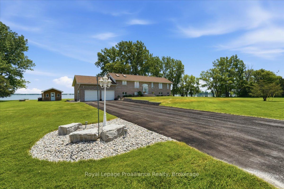 40 Wallbridge Circle, Prince Edward County, ON K8N 4Z7 photo 2