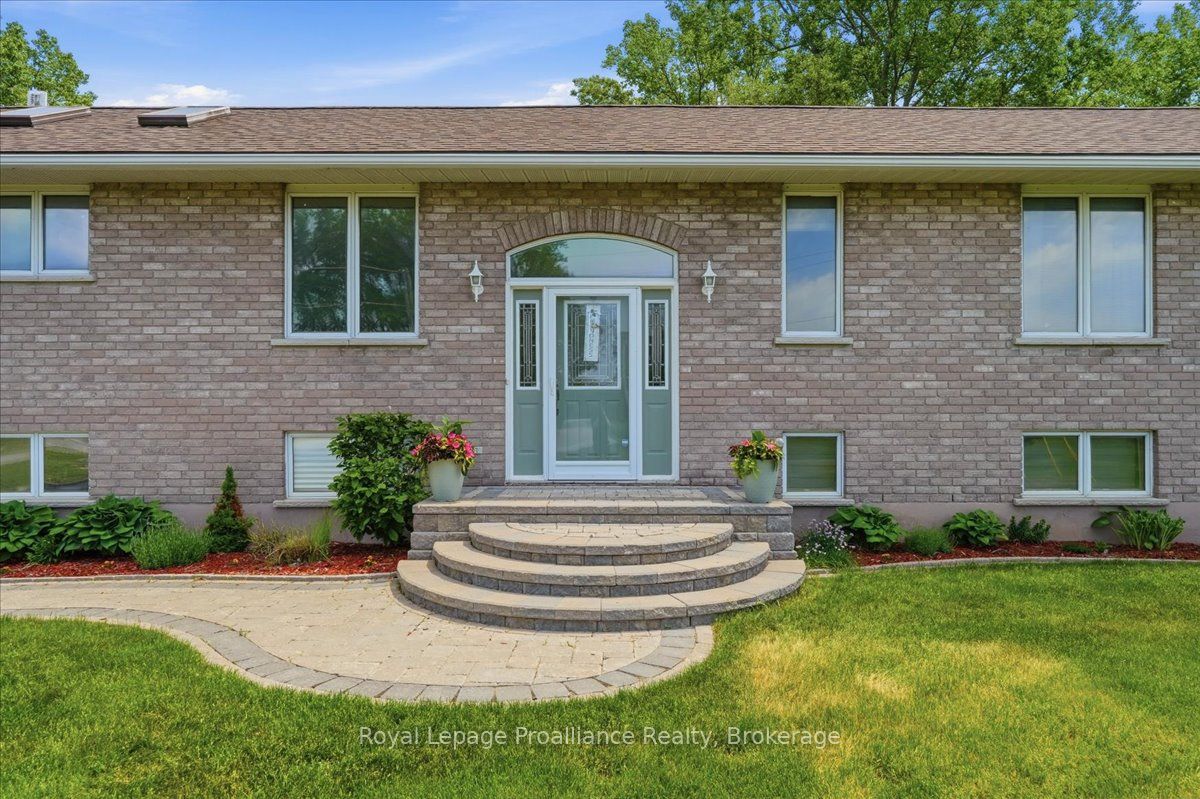 40 Wallbridge Circle, Prince Edward County, ON K8N 4Z7 photo 4