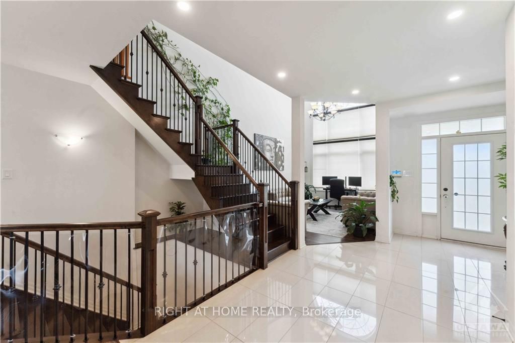 546 PEERLESS Street, Barrhaven, ON K2J 6A7 photo 3