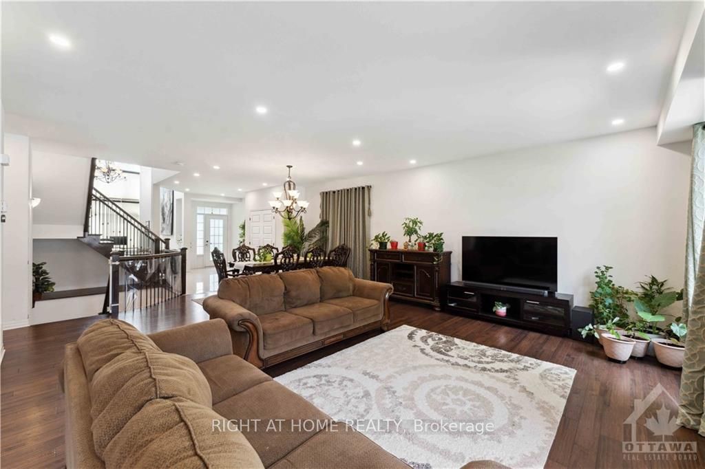 546 PEERLESS Street, Barrhaven, ON K2J 6A7 photo 4