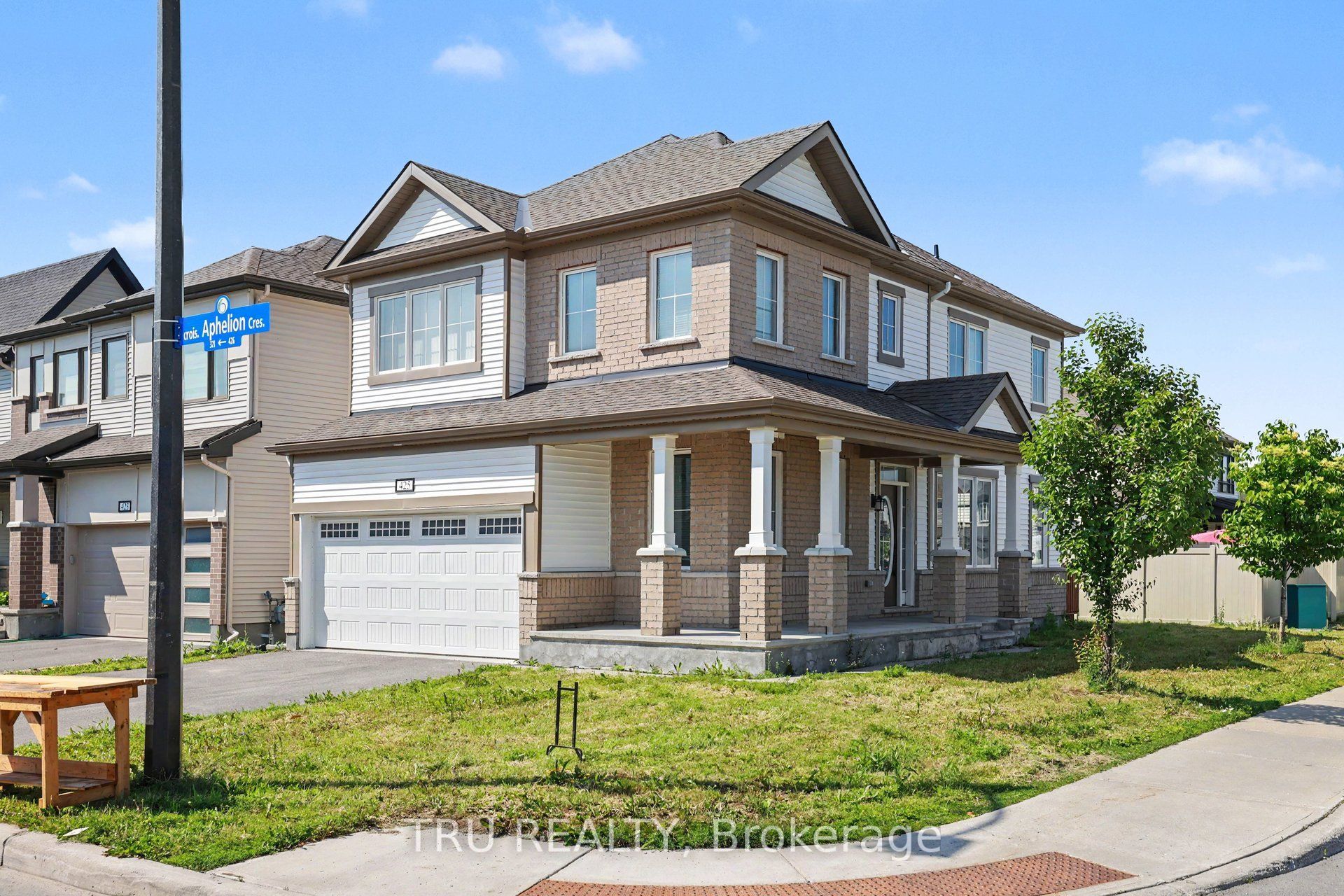 425 Aphelion Crescent, Barrhaven, ON K2J 6N6 photo 2