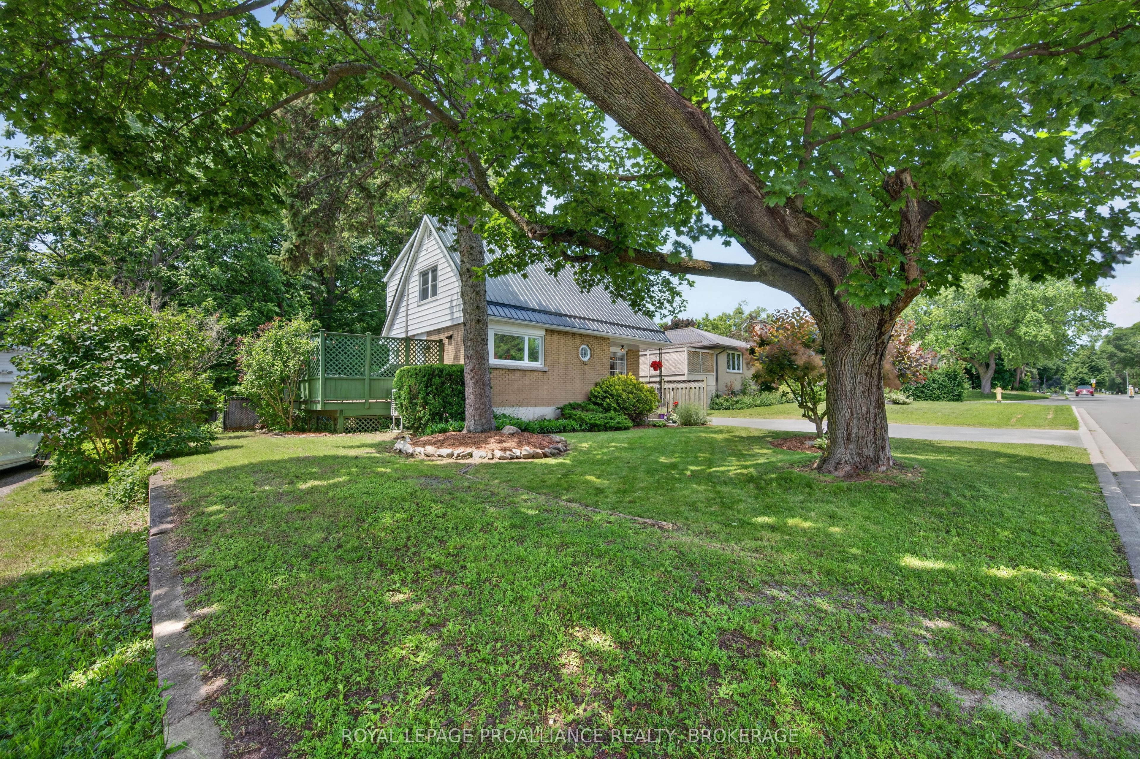 288 Yonge Street, Kingston, ON K7M 1G6 photo 3
