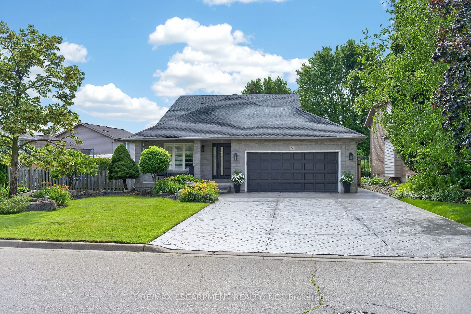 51 Cabriolet Crescent, Hamilton, ON L9K 1K5 photo 2