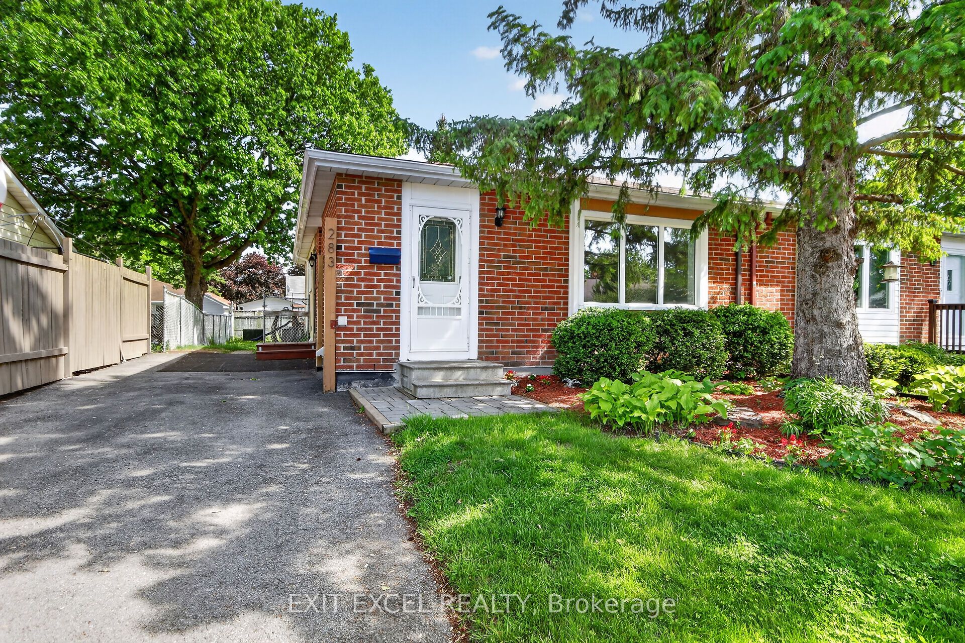 283 McElroy Drive, Kanata, ON K2L 1Y3