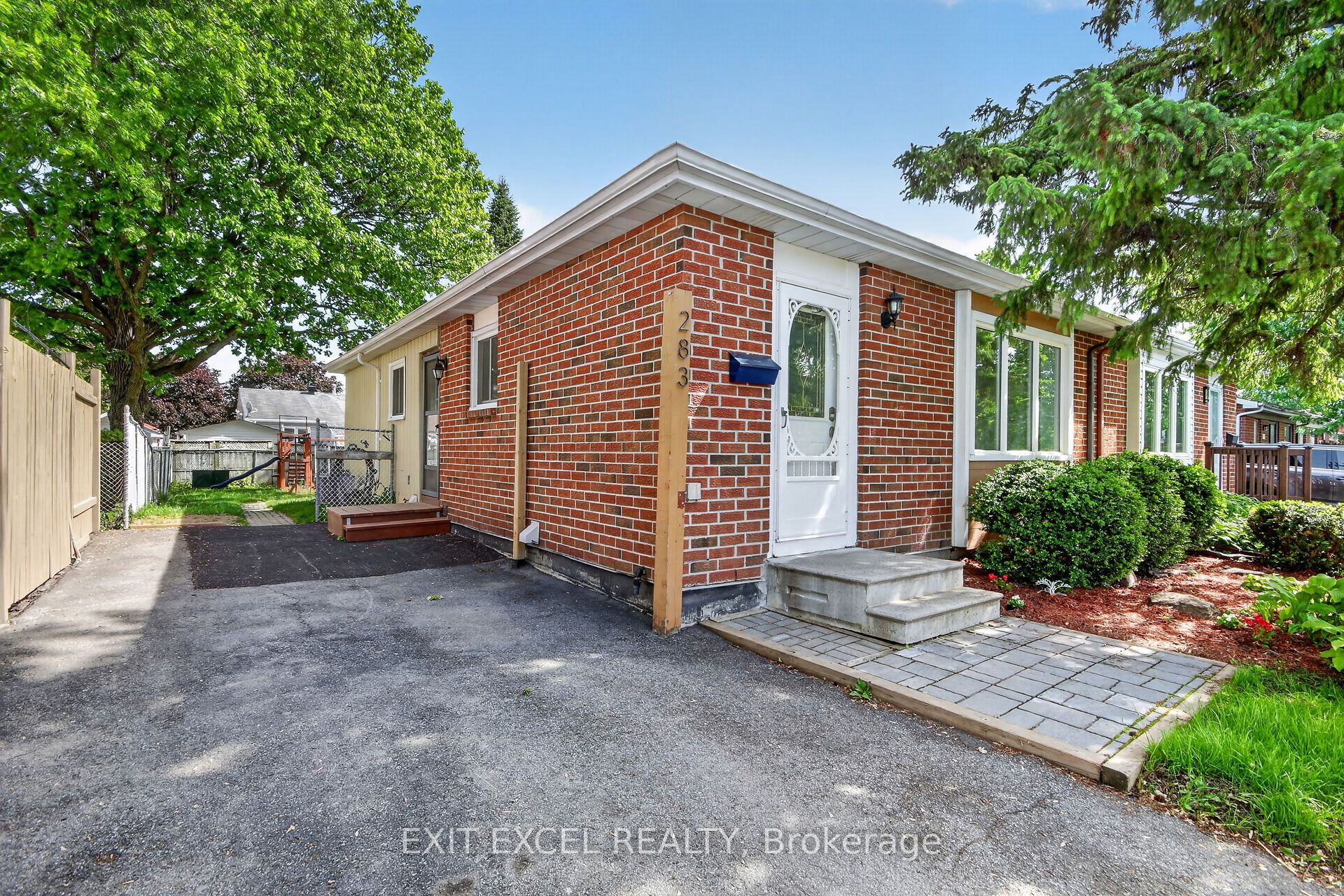 283 McElroy Drive, Kanata, ON K2L 1Y3 photo 2